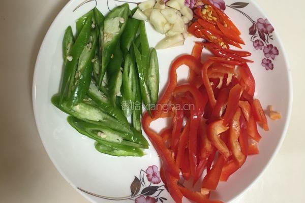 辣椒炒肉的做法图解2