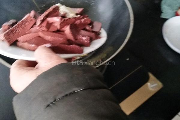 炒猪血的做法图解2