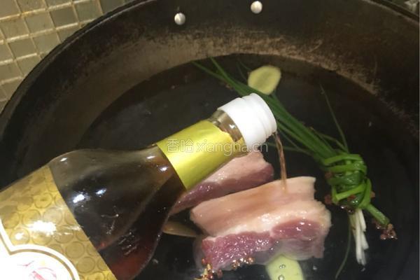 蒜苗回锅肉的做法图解2