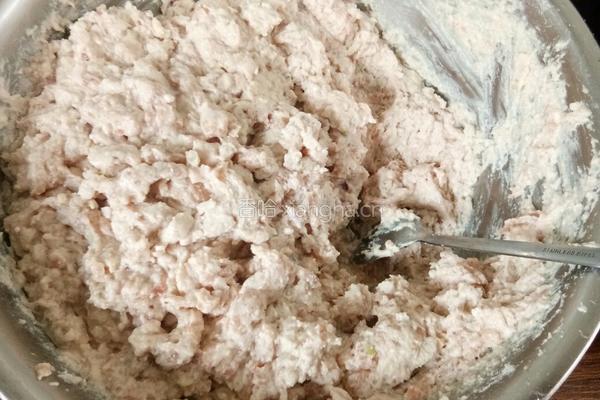干炸豆腐肉丸子的做法图解1