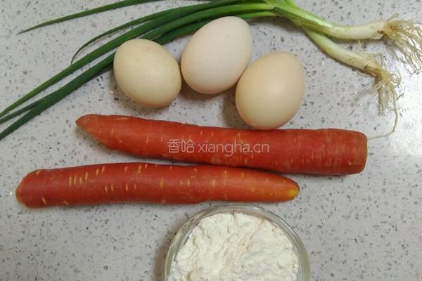 胡萝卜鸡蛋饼的做法图解1