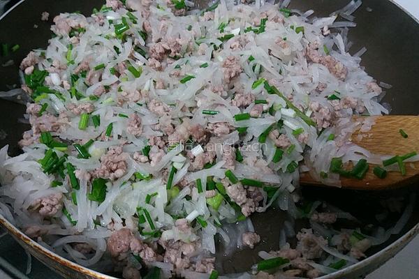白萝卜猪肉烤饺的做法图解5