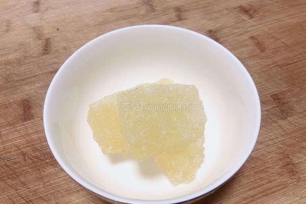 冰糖炖雪梨的做法图解2