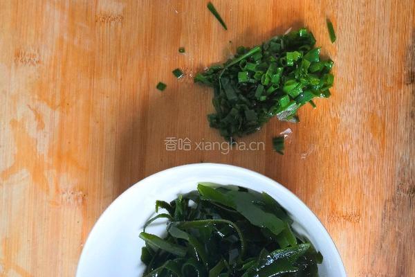 海带豆腐汤的做法图解1