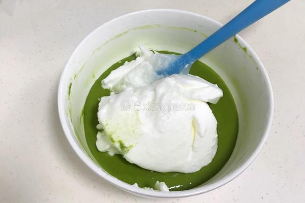 菠菜戚风蛋糕的做法图解13