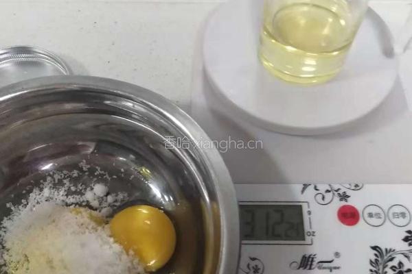 戚风蛋糕的做法图解4