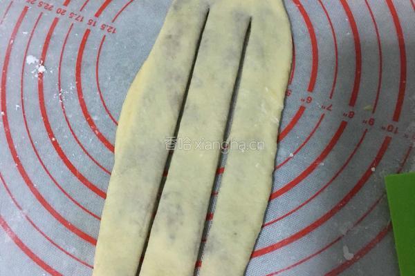 酥粒辫子豆沙面包的做法图解11