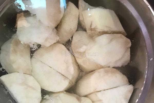 乌鸡桂圆红枣汤的做法图解2