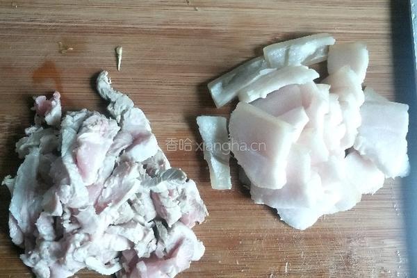 辣椒炒肉的做法图解1
