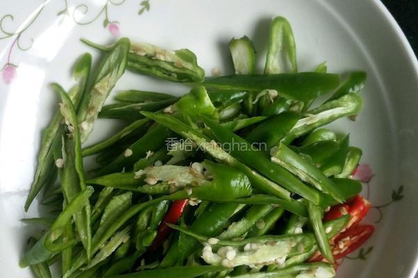 辣椒炒肉的做法图解2