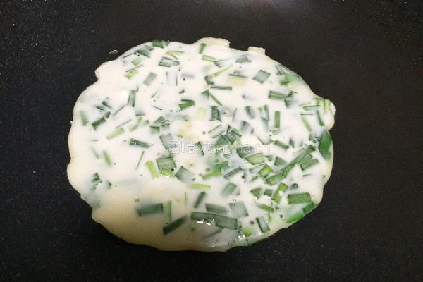 韭菜鸡蛋煎饼的做法图解12