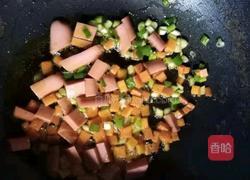 火腿肠鸡蛋饼的做法图解4
