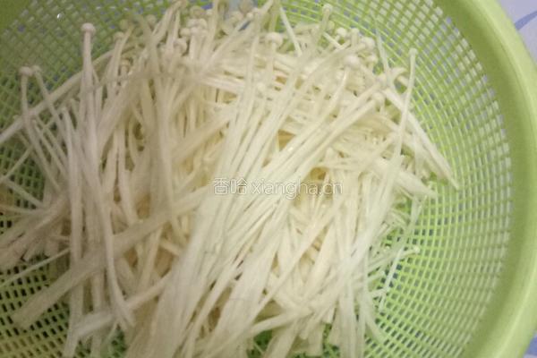 蒜蓉金针菇的做法图解1