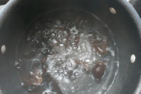 日本豆腐木耳胡萝卜汤的做法图解2