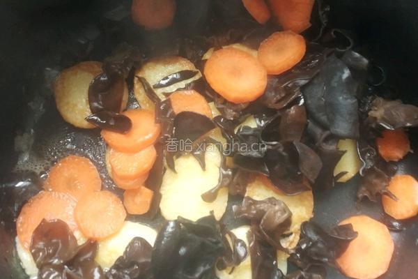 日本豆腐木耳胡萝卜汤的做法图解5