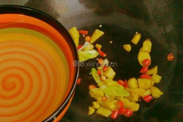 酸汤金针菇肥牛的做法图解4