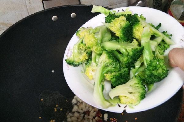 蒜蓉西兰花的做法图解10