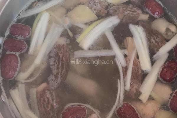 羊肚菌鸡汤的做法图解3