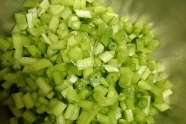 南瓜藤炒肉的做法图解3