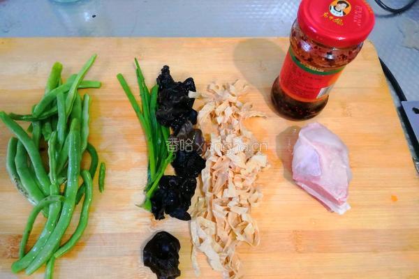 老干妈肉丝炒饭的做法图解1
