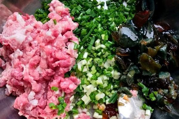 皮蛋馄饨的做法图解2