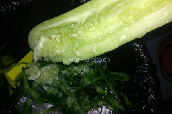 青瓜瘦肉的做法图解1