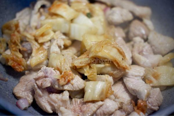 超下饭！快手辣白菜炒猪肉的做法图解5