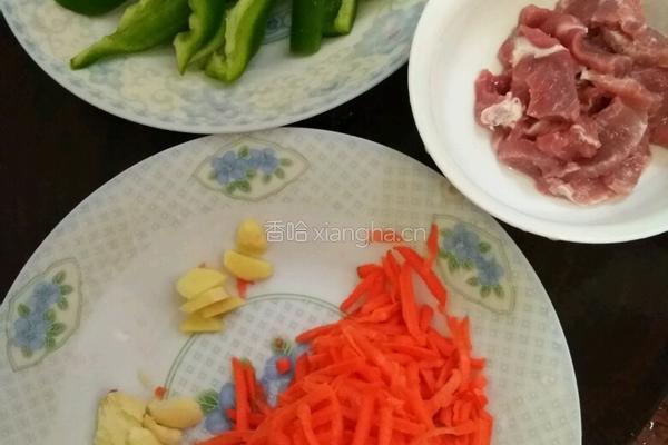 腐竹炒青椒的做法图解2
