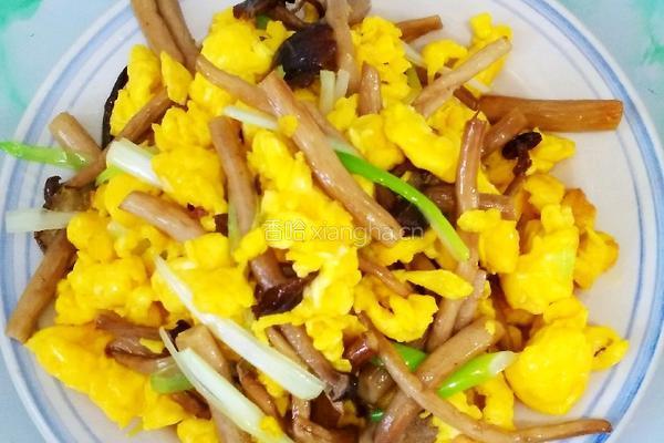茶树菇炒鸡蛋的做法图解3