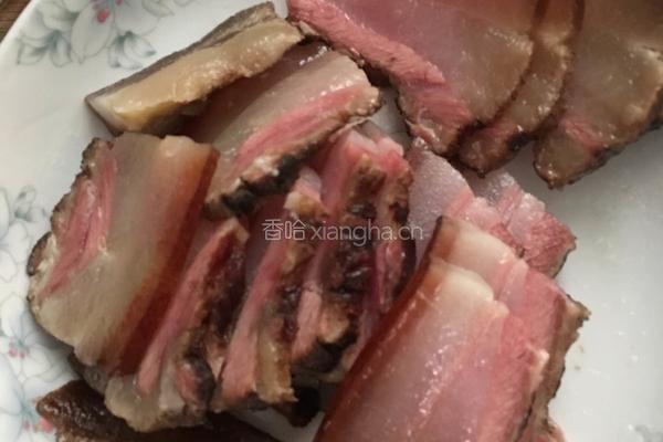 蛋白肉炒熏肉的做法图解1