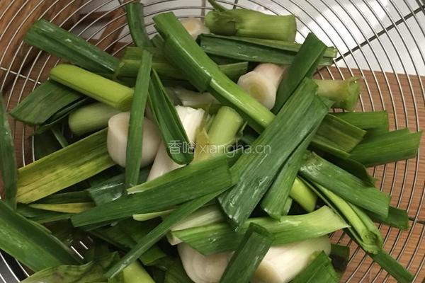 蛋白肉炒熏肉的做法图解3