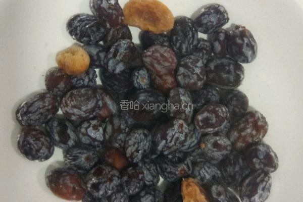 桃胶莲子银耳羹的做法图解5