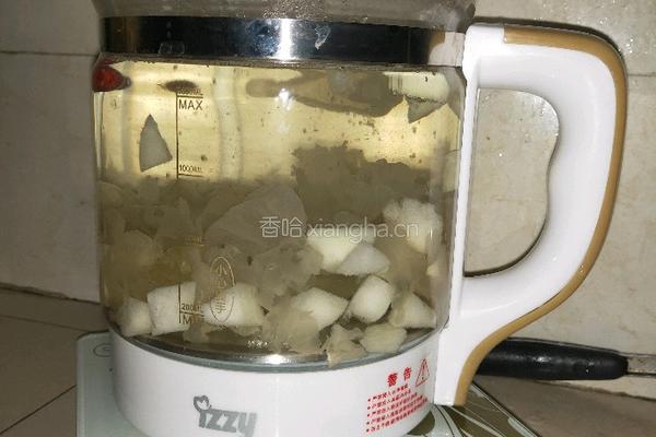 冰糖雪梨银耳汤的做法图解2