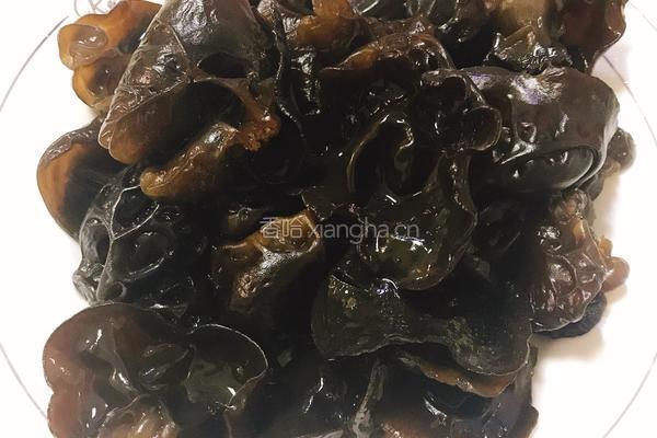 山药片烩木耳的做法图解2