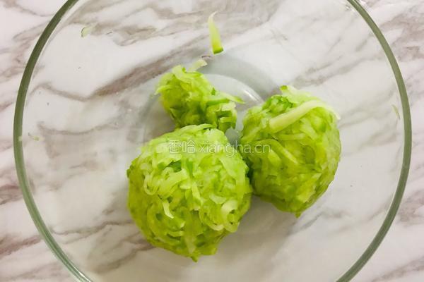 油炸小怪兽（萝卜丝丸子）的做法图解3