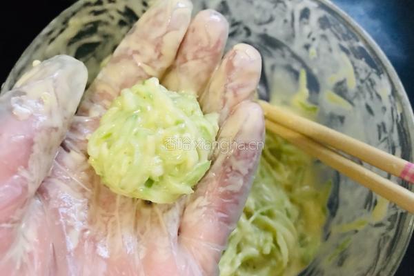 油炸小怪兽（萝卜丝丸子）的做法图解5