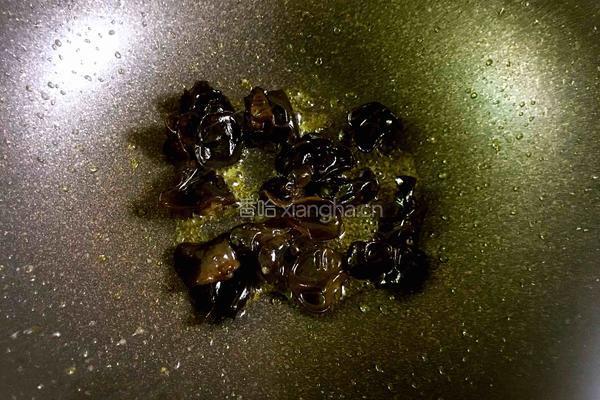 洋葱木耳炒肉的做法图解5
