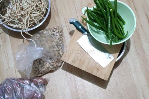 凉拌折耳根（鱼腥草）的做法图解1