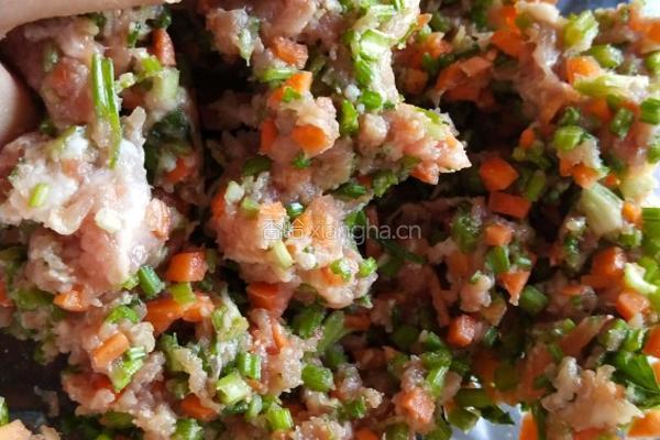 芹菜猪肉水饺的做法图解4