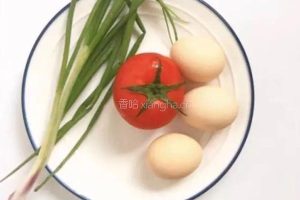 西红柿厚蛋烧的做法图解1