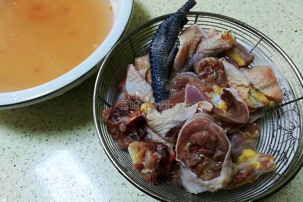 原汁原味的土鸡汤的做法图解4
