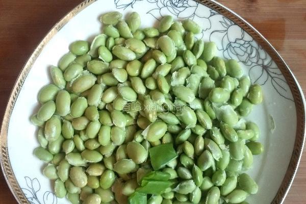 肉末青豆的做法图解1