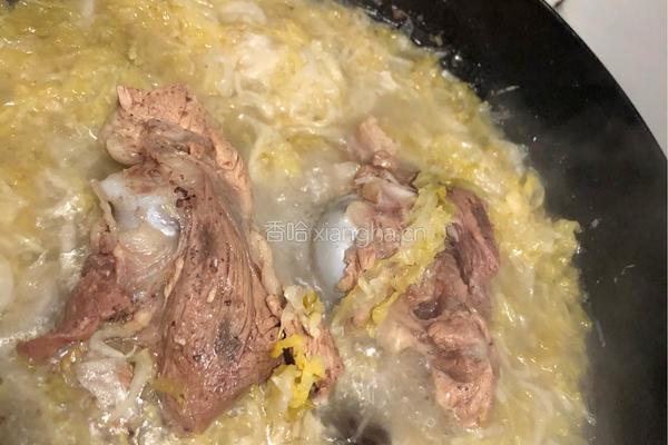 酸菜炖大骨棒的做法图解5
