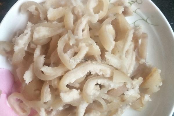 木耳炒肉皮的做法图解3