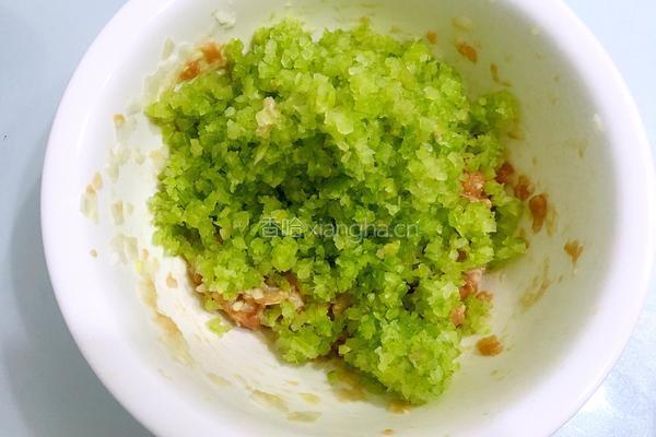 西芹猪肉水饺的做法图解6