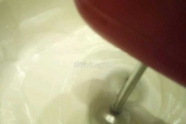 戚风蛋糕的做法图解2