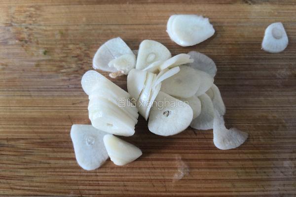 豆腐皮炒菠菜的做法图解3