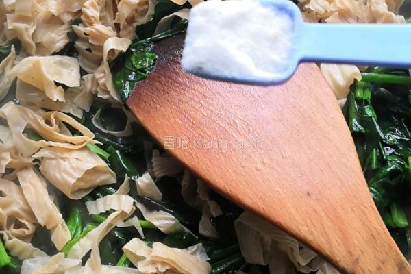 豆腐皮炒菠菜的做法图解8
