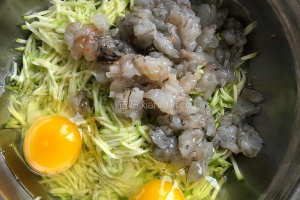 西葫芦虾仁鸡蛋饼的做法图解3