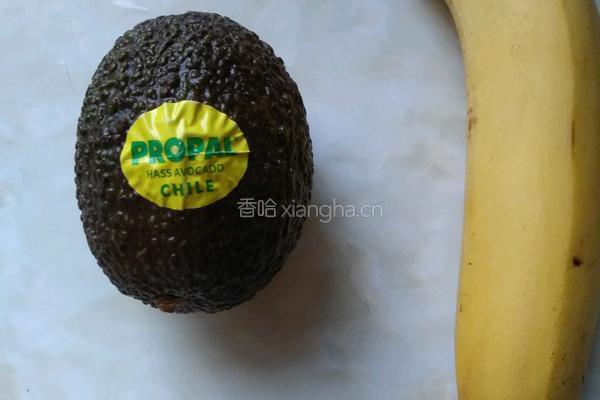 香蕉牛油果泥的做法图解1